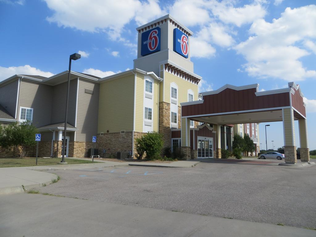 Motel 6-Valley Center, Ks Park City Dış mekan fotoğraf