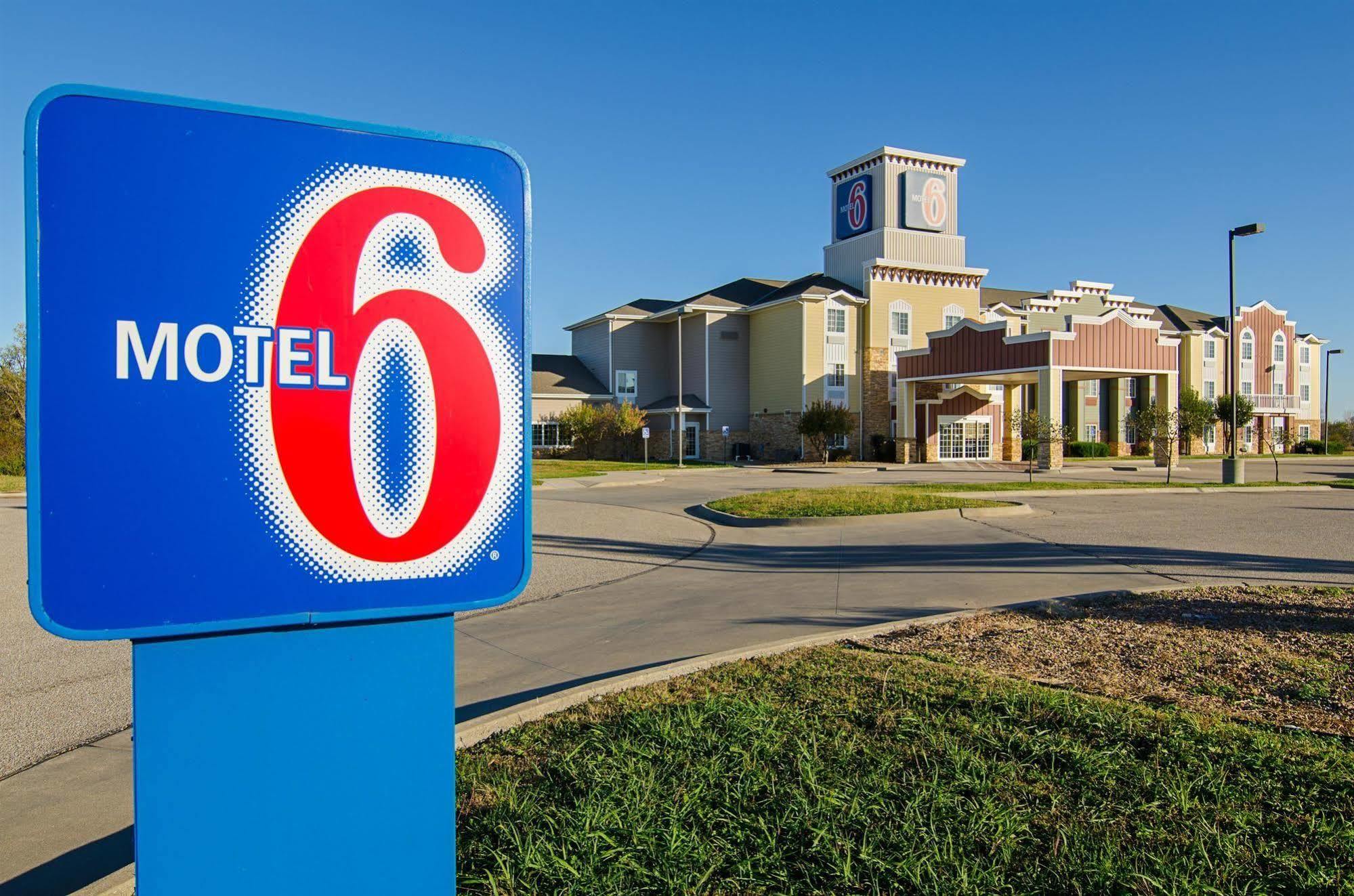 Motel 6-Valley Center, Ks Park City Dış mekan fotoğraf