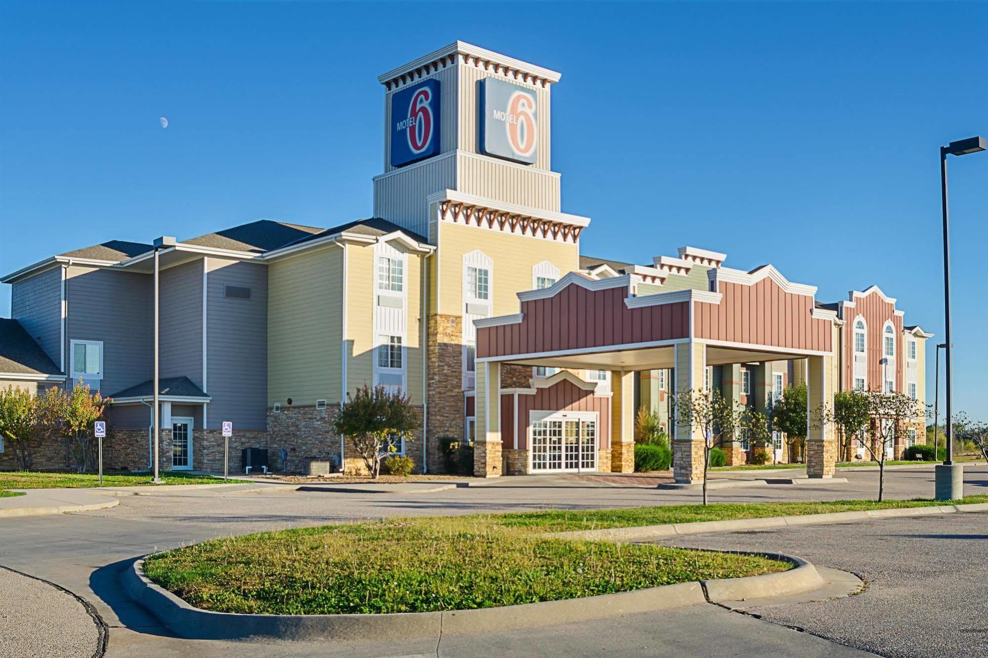 Motel 6-Valley Center, Ks Park City Dış mekan fotoğraf